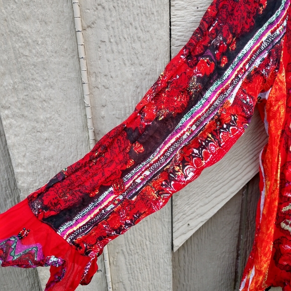 Le Caviar red, multi colored beaded v neckline top - Picture 6 of 8